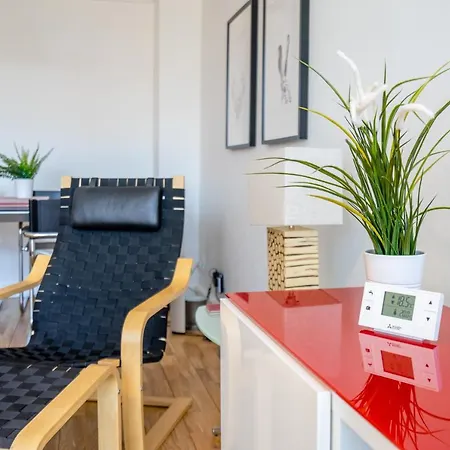 68 Harcourt Drive * Harrogate